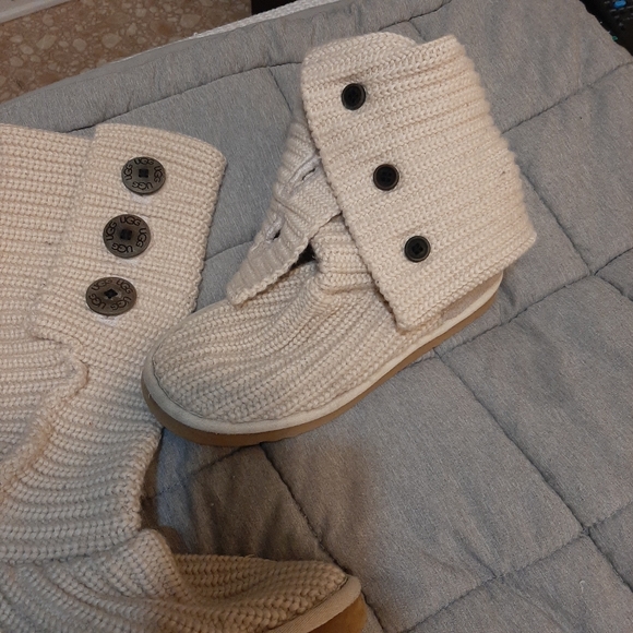 Size 7 UGG sweater boots - Picture 3 of 7